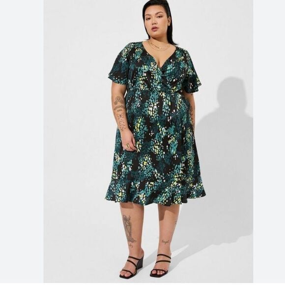 Torrid Midi Bubble Charm Flutter Sleeve Wrap Dress Print Black Size 3 3X - Picture 1 of 10